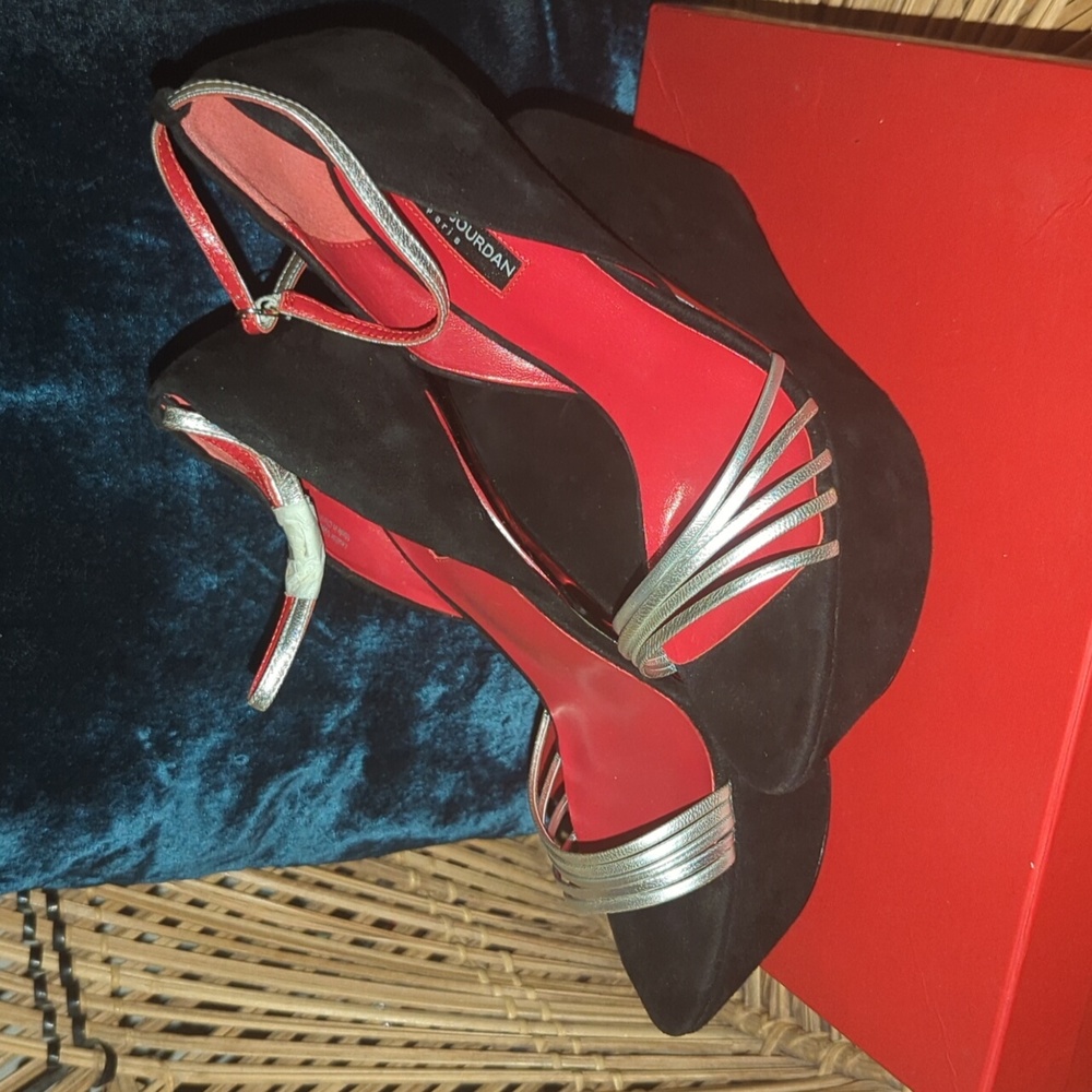 Charles Jourdan Black wedge 9.5